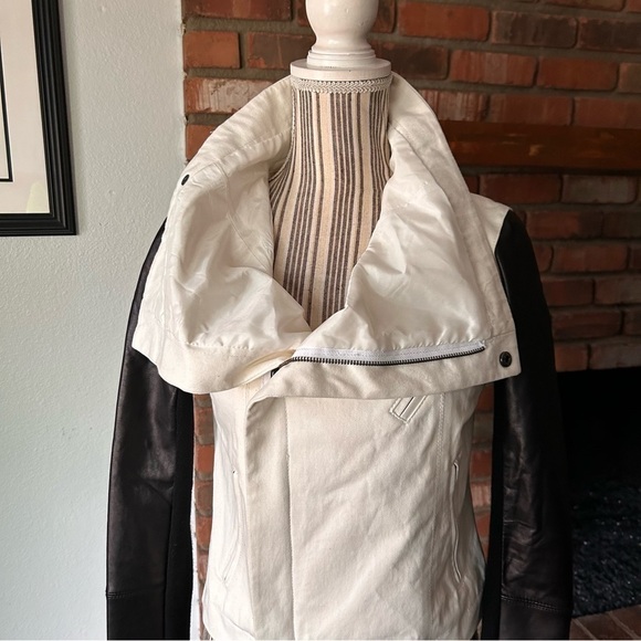 NWT Veda for Scoop NYC White Canvas Moto Jacket Leather Sleeves Sz S - Picture 2 of 10